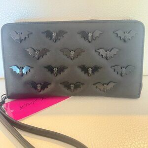 NWT BETSEY JOHNSON XOZIPS WRISTLET CLUTCH BAG BLACK W BATS WALLET
